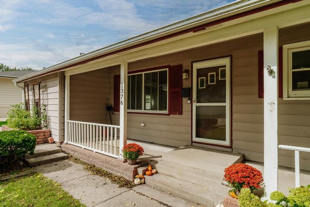 1376 Aldoro DRIVE, Waukesha, WI 53188