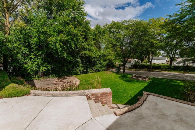 1376 Aldoro DRIVE, Waukesha, WI 53188