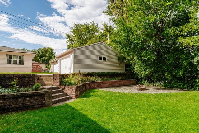 1376 Aldoro DRIVE, Waukesha, WI 53188