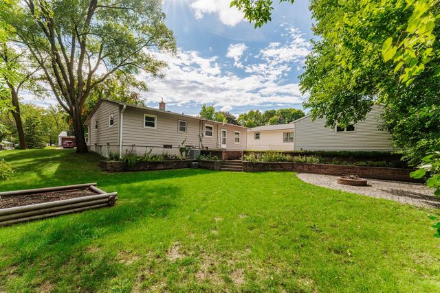 1376 Aldoro DRIVE, Waukesha, WI 53188
