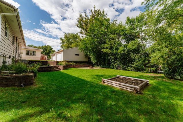 1376 Aldoro DRIVE, Waukesha, WI 53188