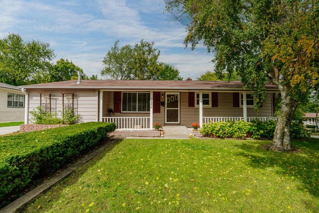 1376 Aldoro DRIVE, Waukesha, WI 53188