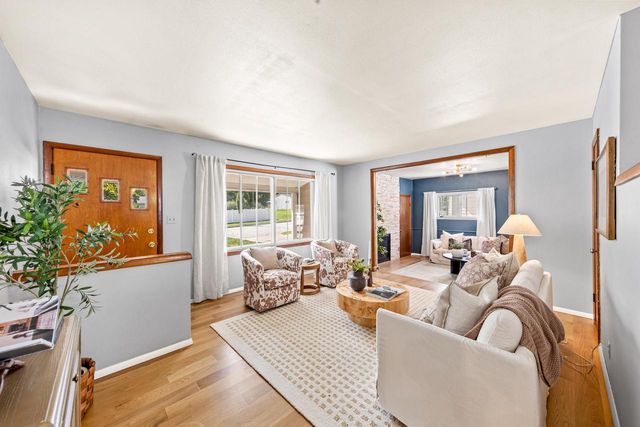1376 Aldoro DRIVE, Waukesha, WI 53188