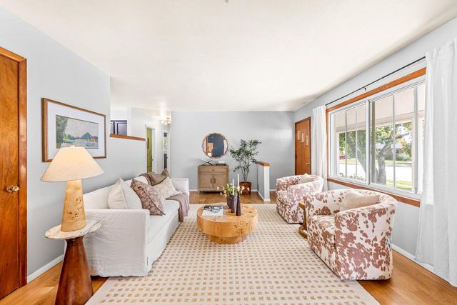 1376 Aldoro DRIVE, Waukesha, WI 53188