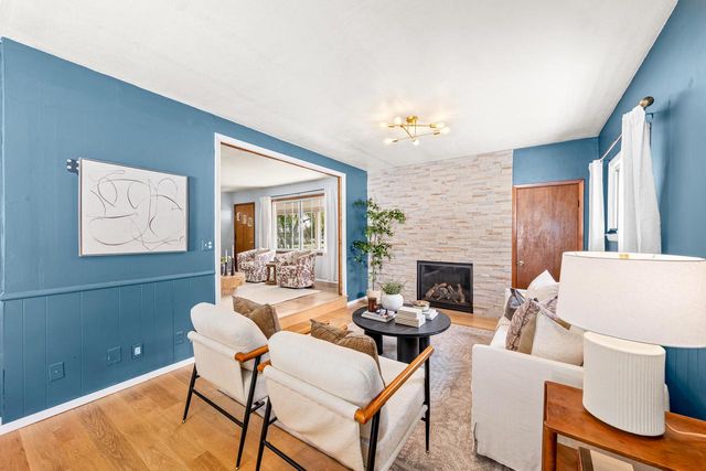 1376 Aldoro DRIVE, Waukesha, WI 53188