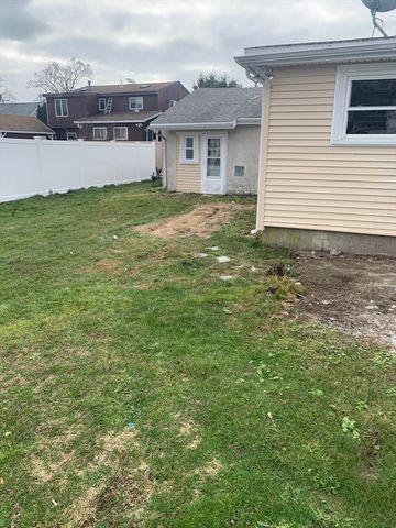 123-125 Mills Ave, Revere, MA 02151