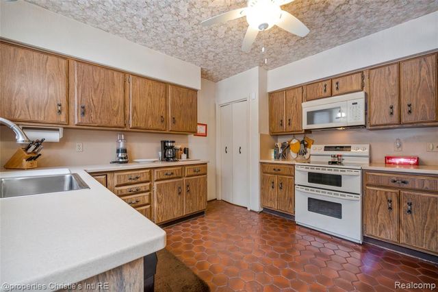 19511 Lowell Drive, Detroit, MI 48203