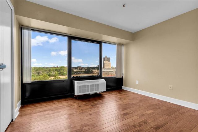 1001 W Jefferson Avenue 8A, Detroit, MI 48226