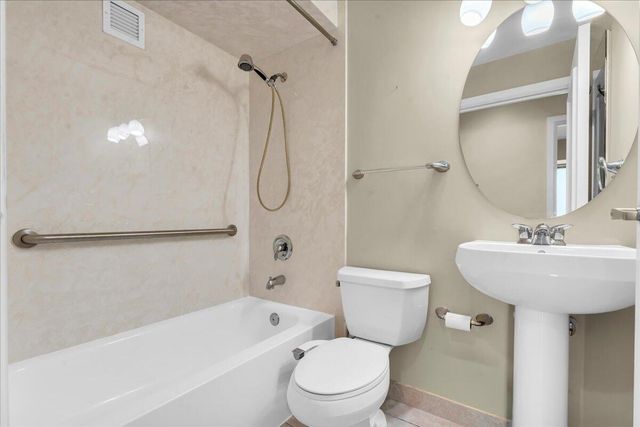 1001 W Jefferson Avenue 8A, Detroit, MI 48226