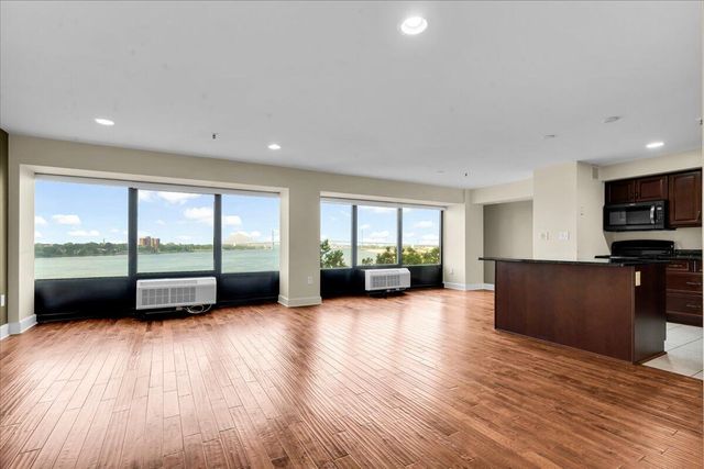 1001 W Jefferson Avenue 8A, Detroit, MI 48226