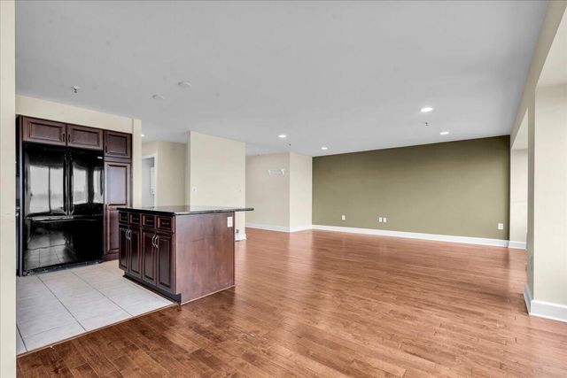 1001 W Jefferson Avenue 8A, Detroit, MI 48226