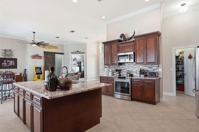 9203 LAKE CYPRESS LOOP, Weeki Wachee, FL 34613