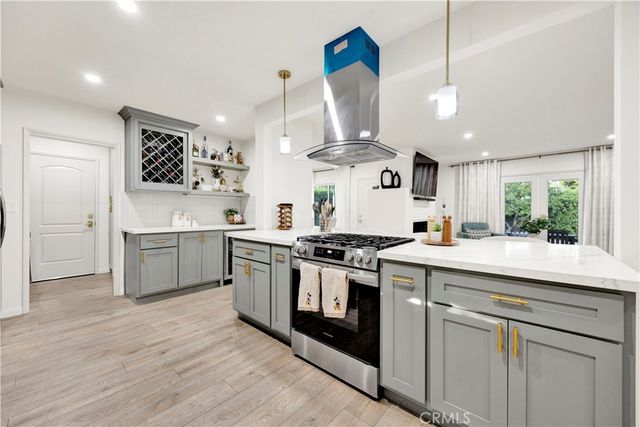 9054 Darby Avenue, Northridge, CA 91325