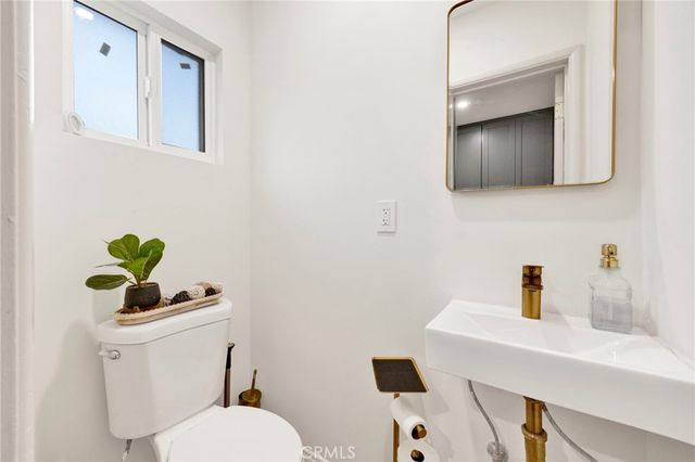 9054 Darby Avenue, Northridge, CA 91325