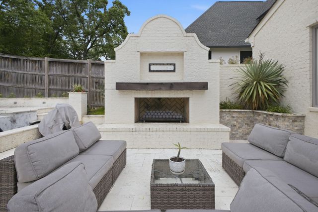 2011B Galbraith Dr, Nashville, TN 37215