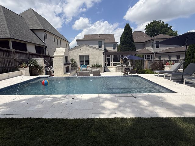 2011B Galbraith Dr, Nashville, TN 37215