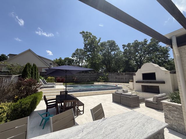 2011B Galbraith Dr, Nashville, TN 37215