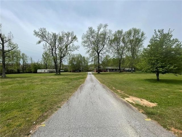 3633 Loganville Highway, Loganville, GA 30052