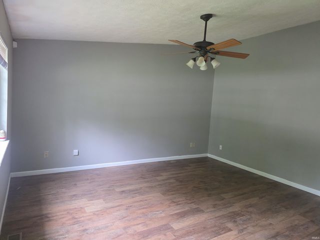 801 N Paddington Way, Ellettsville, IN 47429