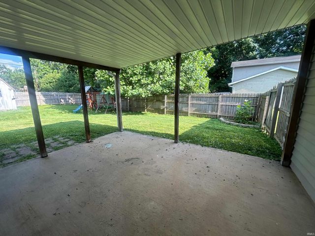 801 N Paddington Way, Ellettsville, IN 47429