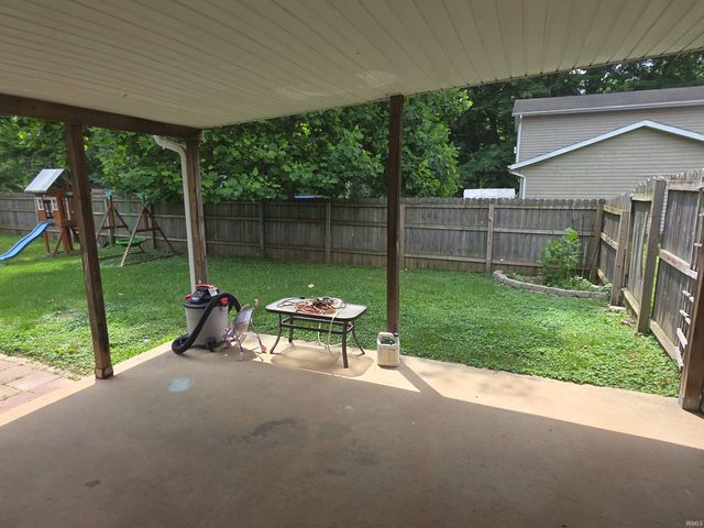 801 N Paddington Way, Ellettsville, IN 47429