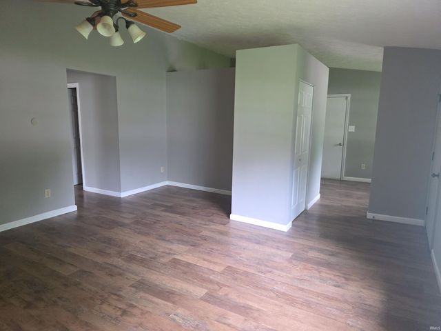 801 N Paddington Way, Ellettsville, IN 47429