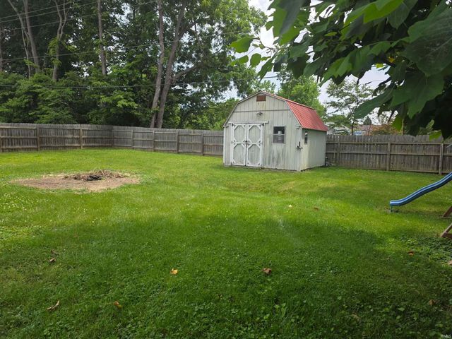 801 N Paddington Way, Ellettsville, IN 47429