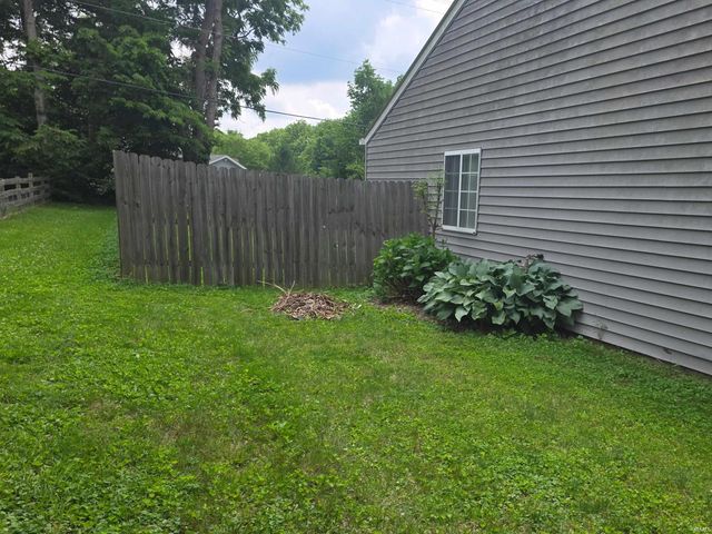 801 N Paddington Way, Ellettsville, IN 47429