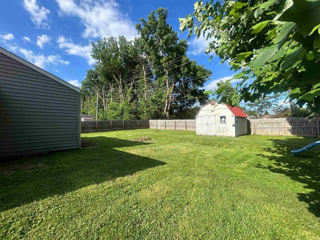 801 N Paddington Way, Ellettsville, IN 47429