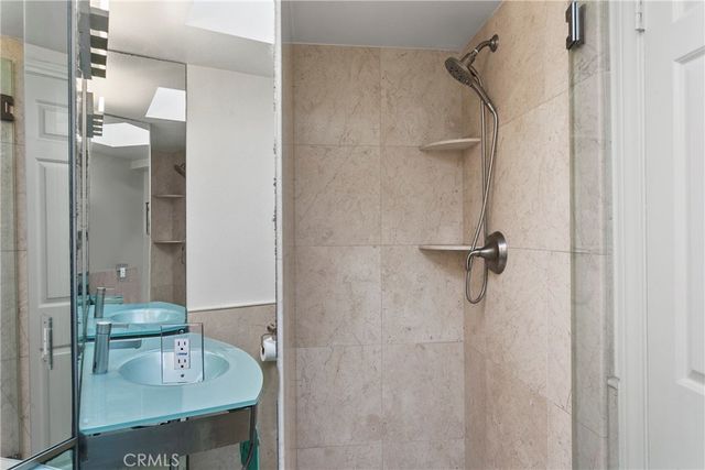207 La Jolla, Newport Beach, CA 92663