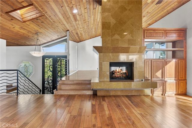 207 La Jolla, Newport Beach, CA 92663