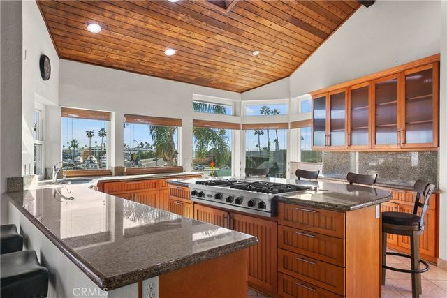 207 La Jolla, Newport Beach, CA 92663