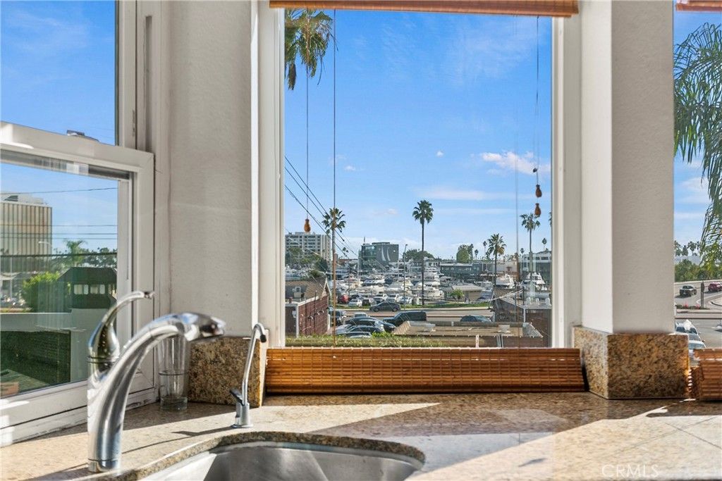 207 La Jolla, Newport Beach, CA 92663
