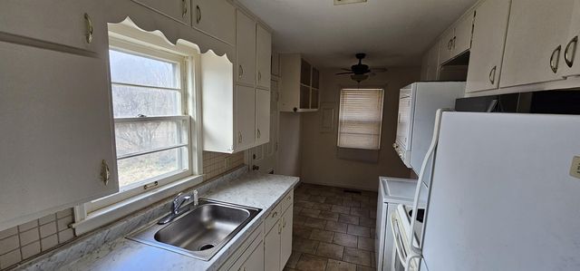 627 S Calhoun Dr., Wichita, KS 67207