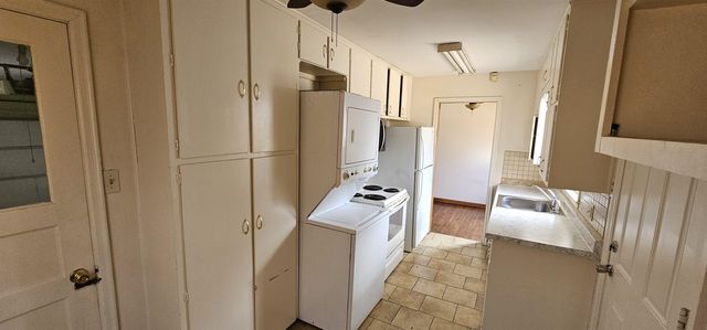 627 S Calhoun Dr., Wichita, KS 67207