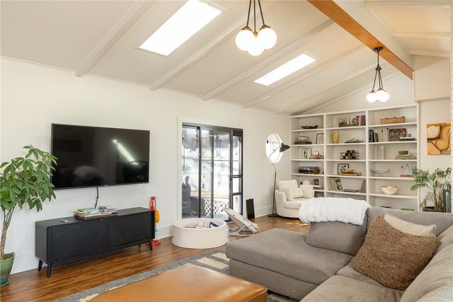 4047 N Valerie Drive, Fayetteville, AR 72703