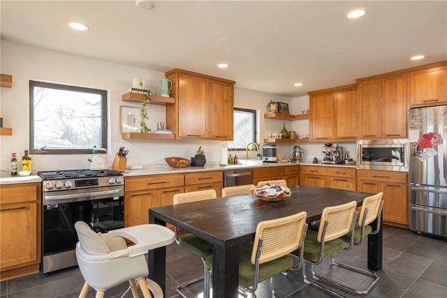 4047 N Valerie Drive, Fayetteville, AR 72703