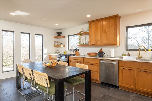 4047 N Valerie Drive, Fayetteville, AR 72703