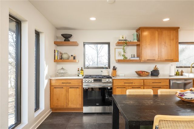 4047 N Valerie Drive, Fayetteville, AR 72703