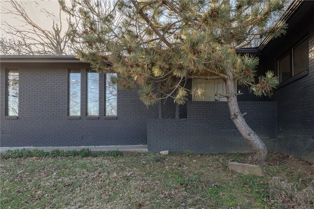 4047 N Valerie Drive, Fayetteville, AR 72703