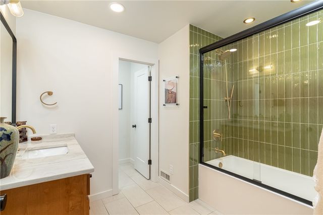 4047 N Valerie Drive, Fayetteville, AR 72703