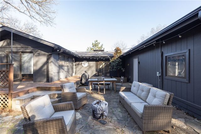 4047 N Valerie Drive, Fayetteville, AR 72703