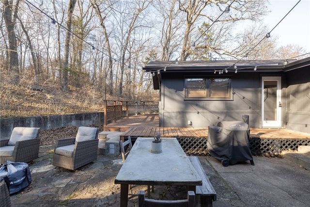 4047 N Valerie Drive, Fayetteville, AR 72703