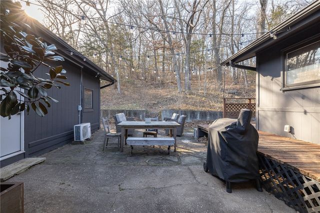 4047 N Valerie Drive, Fayetteville, AR 72703