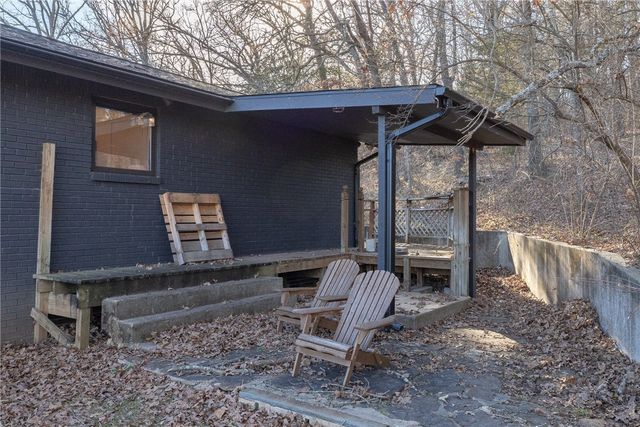 4047 N Valerie Drive, Fayetteville, AR 72703