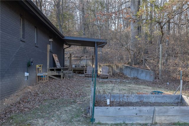 4047 N Valerie Drive, Fayetteville, AR 72703