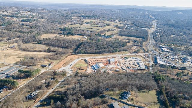 4047 N Valerie Drive, Fayetteville, AR 72703