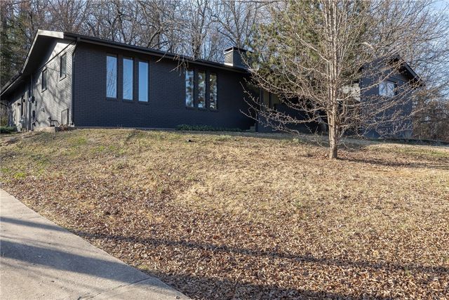 4047 N Valerie Drive, Fayetteville, AR 72703