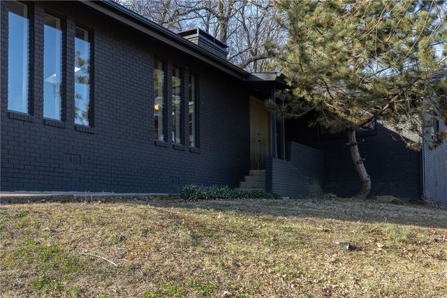 4047 N Valerie Drive, Fayetteville, AR 72703