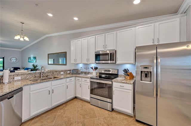 5577 PALMER CIRCLE 201, Bradenton, FL 34211